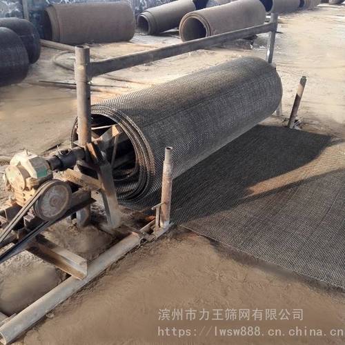 高锰钢编织筛网是矿山筛网家族的老产品,生产和使用历史较长